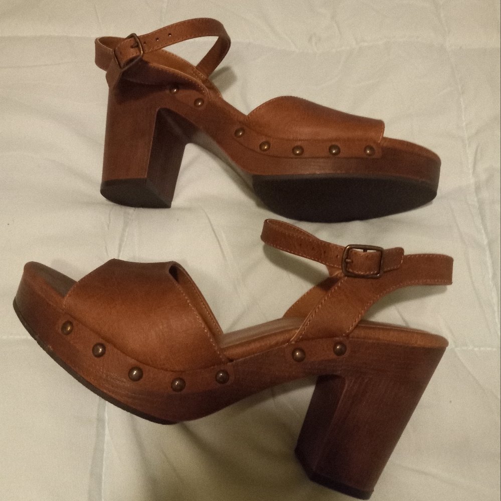 Cognac Arizona Co. Clogs